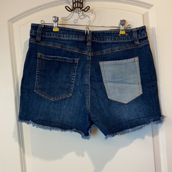 CABI Tuxedo Tomboy Denim Shorts size 10 - Picture 4 of 5